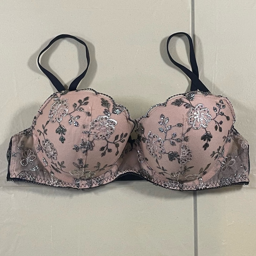 Victoria's Secret Nude and Black Floral Embroidered Bra - Picture 4 of 15